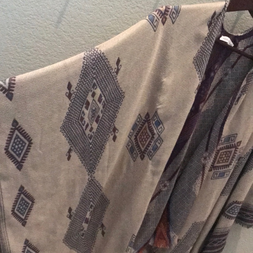Aztec Shawl - Picture 2 of 4